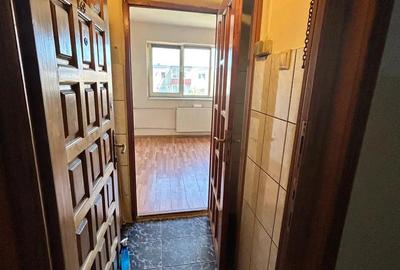 Vand garsoniera zona UMT - 2