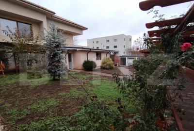 Vila Craiova P+1+M, 317 mp utili ?i curte de 980 mp - 2