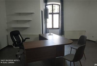Spațiu comercial, de 42 mp, în Central - 4