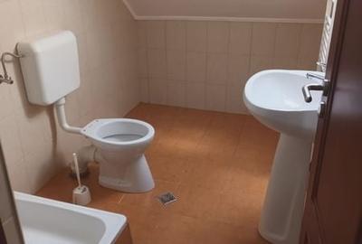 Casă cu 6 camere cu Canalizare în Tei - 3