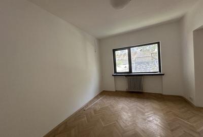 Casă individuală cu 8 camere cu Canalizare în Primăverii - 9