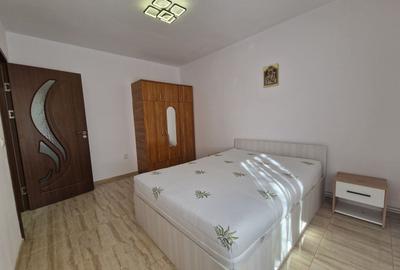 Apartament cu 2 camere decomandat, mobilat în Tractorul - 1