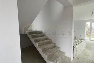 Sanmihaiul Roman- dormitor la parter- 5 camere - 4
