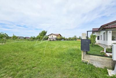 Teren intravilan in zona rezidentiala, la 1 km de A0 si A1 - 1