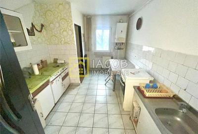 Apartament cu 4 camere decomandat în Narcisa - 5