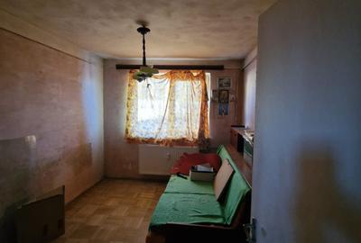 Vest, se vinde apartament semidecomandat trei camere ,pret 52000 euro negociabil - 8