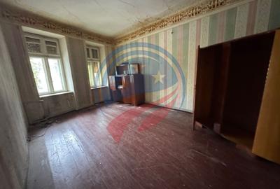 Casă individuală cu 6 camere cu Teren 470 Mp în Central - 9