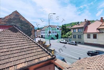 Apartament cu 5 camere semidecomandat în Brașovul Vechi - 1