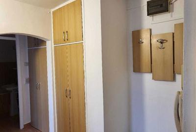Apartament cu 2 camere decomandat în Republicii