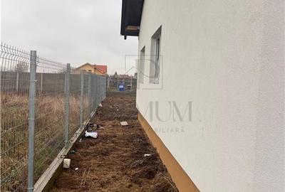 Duplex cu 4 camere cu Canalizare în Moșnița Nouă - 3