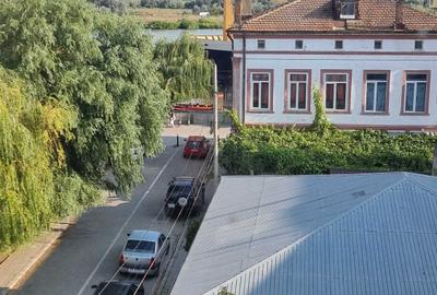 Apartament cu 3 camere semidecomandat în Central - 2