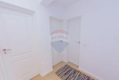 Casă cu 7 camere cu Teren 6370 Mp în Groși - 6