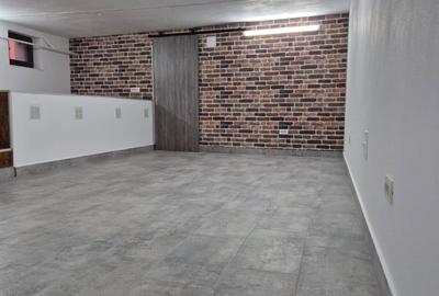 Spațiu comercial, de 50 mp, în Central - 3