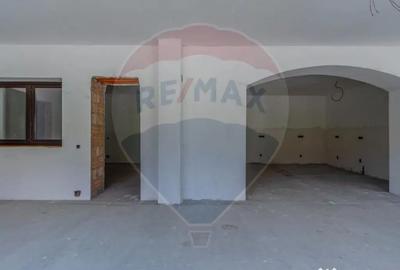 Casă cu 4 camere cu Teren 1642 Mp în Hoghiz - 1
