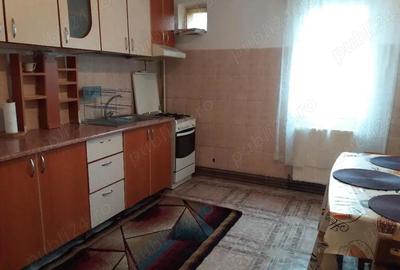 Apartament cu 3 camere decomandat în Micro 4 - 9