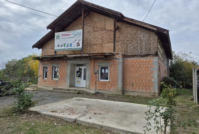 Casa de vanzare sau inchiriere in comuna Forotic pozi?ie centrala - 5