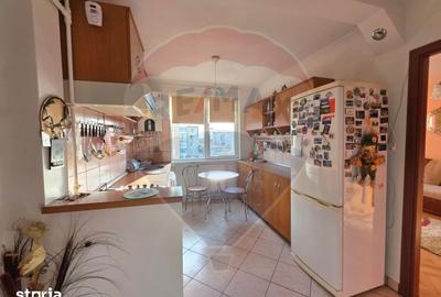 Apartament cu 3 camere semidecomandat în Central - 2