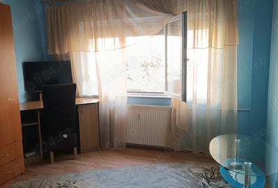 Garsonieră decomandată în Decebal - 2