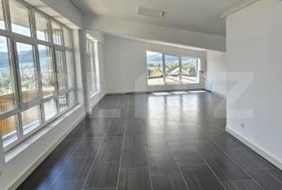 Spațiu comercial, de 2,351 mp, în Mărișelu - 11