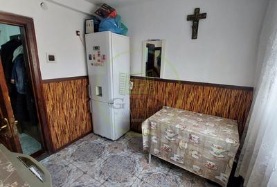 Apartament cu 3 camere semidecomandat în Valea Rosie - 3