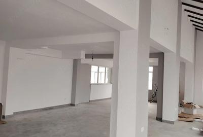 Spațiu comercial, de 100 mp, în Central - 1