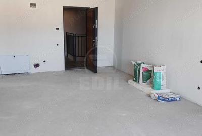 Apartament cu 4 camere, semifinisat, zona Cetatii - 1
