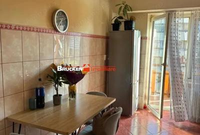 Apartament cu 3 camere decomandat în Decebal - 3
