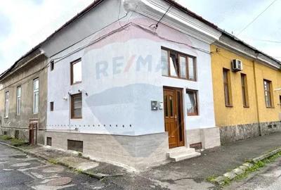 Apartament cu 4 camere de vanzare in zona Ultracentral - 1