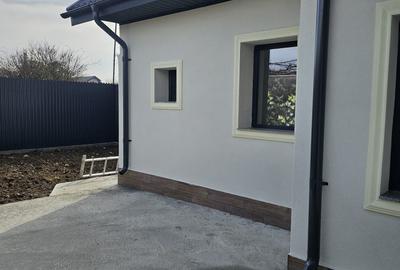 Casă individuală cu 3 camere cu Teren 192 Mp în Km 5 - 13