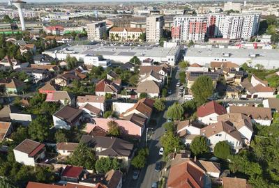 Casă cu 3 camere cu Canalizare în Central - 2