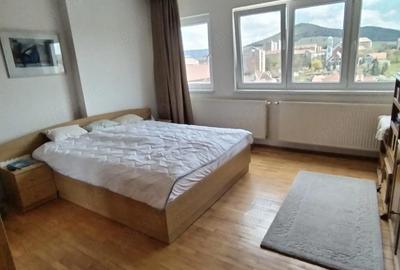 Apartament cu 3 camere decomandat în Central - 1