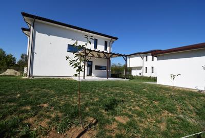 Vila verde disponibila, panouri, pompa de caldura, intretinere - 500ron/luna - 29