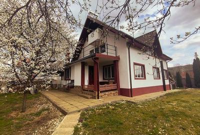 Casă cu 5 camere cu Teren 2100 Mp în Malu cu Flori - 10