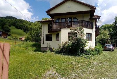 Casă cu 7 camere cu Teren 750 Mp în Greșu - 1