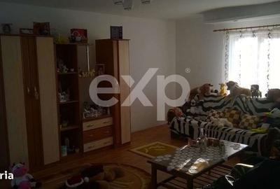 Casă cu 4 camere cu Teren 2500 Mp în Budeasa - 2