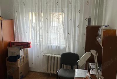Apartament cu 3 camere semidecomandat în Girocului - 2