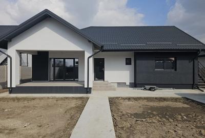 Casă individuală cu 4 camere cu Canalizare în Domnești - 1