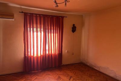 Casă cu 4 camere în Central - 2