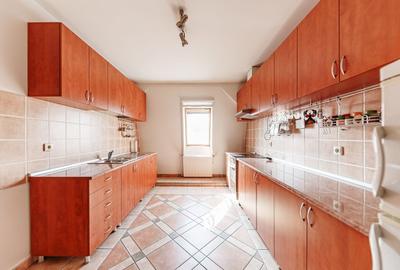 Casă individuală cu 8 camere cu Canalizare în Complex Studențesc - 18