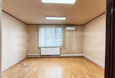 Spa?ii comerciale in cladire de birouri central - 9