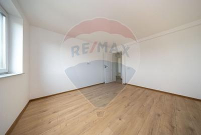 Casă cu 4 camere cu Teren 501 Mp în Sânpetru - 34