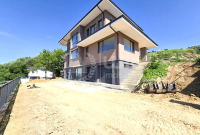 Casă individuală cu 6 camere cu Canalizare în Feleacu