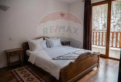 Casă cu 10 camere cu Teren 3300 Mp în Vale - 1