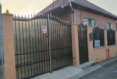 Casă cu 2 camere cu Teren 300 Mp în Central - 1