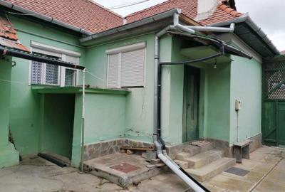 Casă cu 3 camere în Central - 1