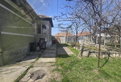 Casă individuală cu 3 camere cu Canalizare în Central - 2