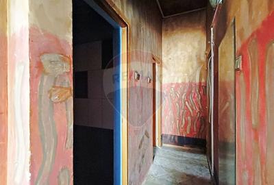 Casă cu 7 camere cu Teren 195 Mp în Libertății - 30