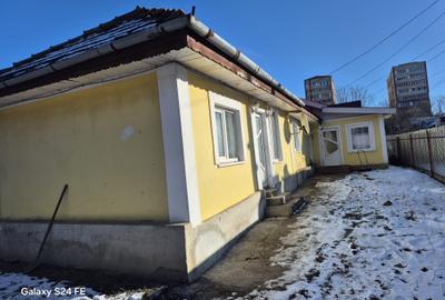 Casă cu 4 camere cu Teren 700 Mp în Dărmănești - 1