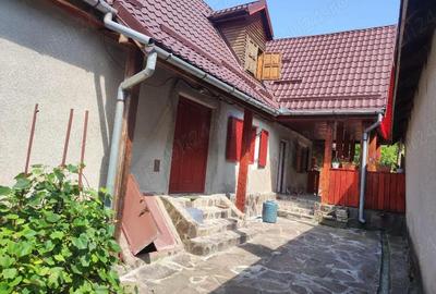 Casă cu 4 camere în Central - 2