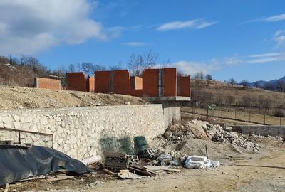 Teren de 700 mp, în Eșelnița - 5